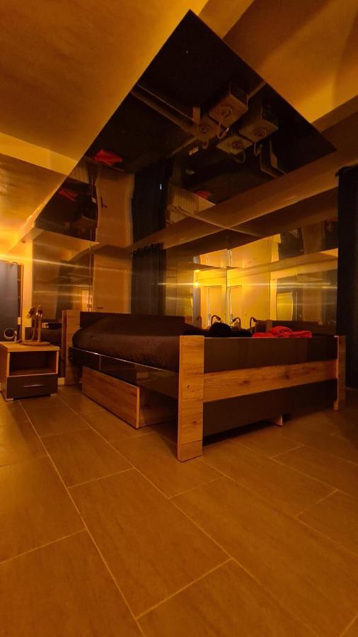 T2 Chambre Miroir Jardin Et Parking Prive Marselha Exterior foto